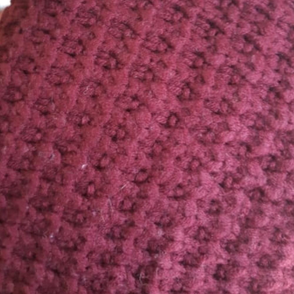 Red scarf - Picture 2 of 2